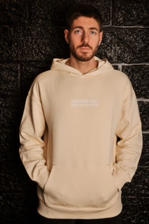 Man wearing Oversized hoodie beige